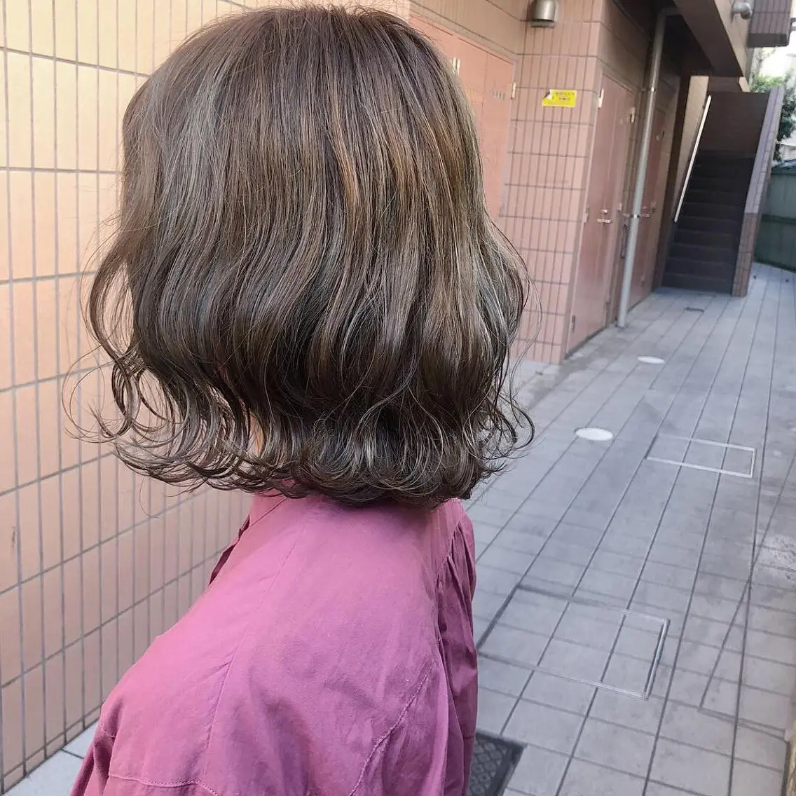 ショート カラー グレージュ ハイライトカラー カーキグレージュ ボブ ハイライト ヘアカラー 髪質改善、エクステ 山口卓哉のヘアスタイル