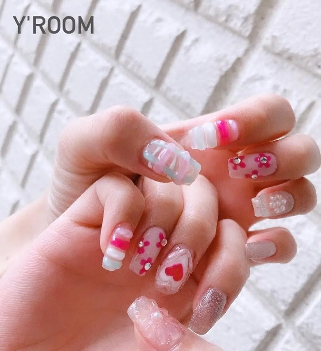 ネイル オーロラネイル フラッシュネイル フットネイル ジェルネイル 氷ネイル・うるうるネイル ハンドネイル YUKA （ネイリスト）のネイルデザイン