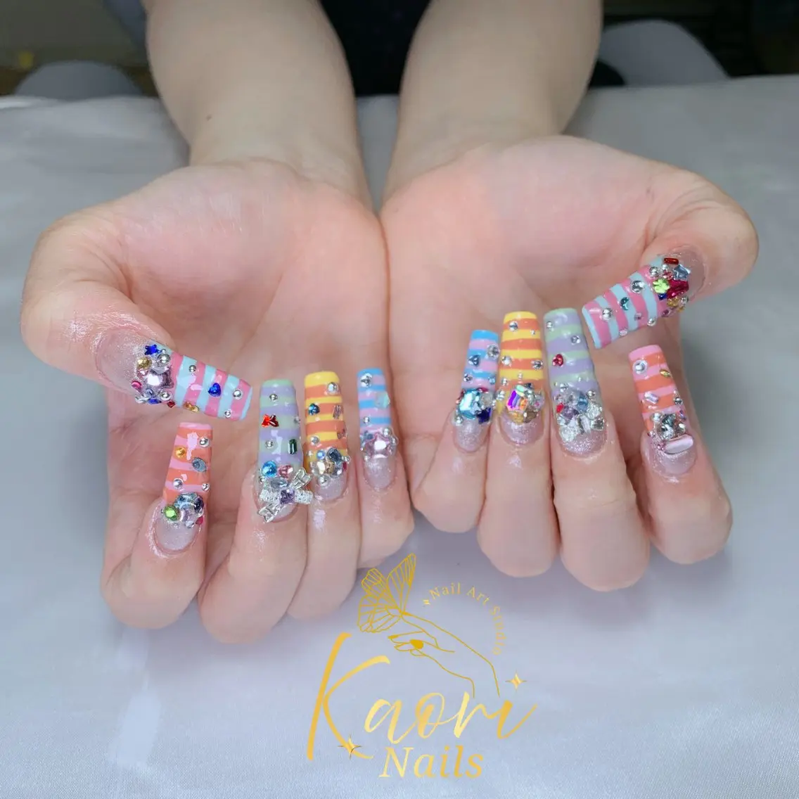 ネイル ブルー ボーダー キラキラネイル ロングネイル 持ち込み ハンドネイル KAORI MARU CHANのネイルデザイン