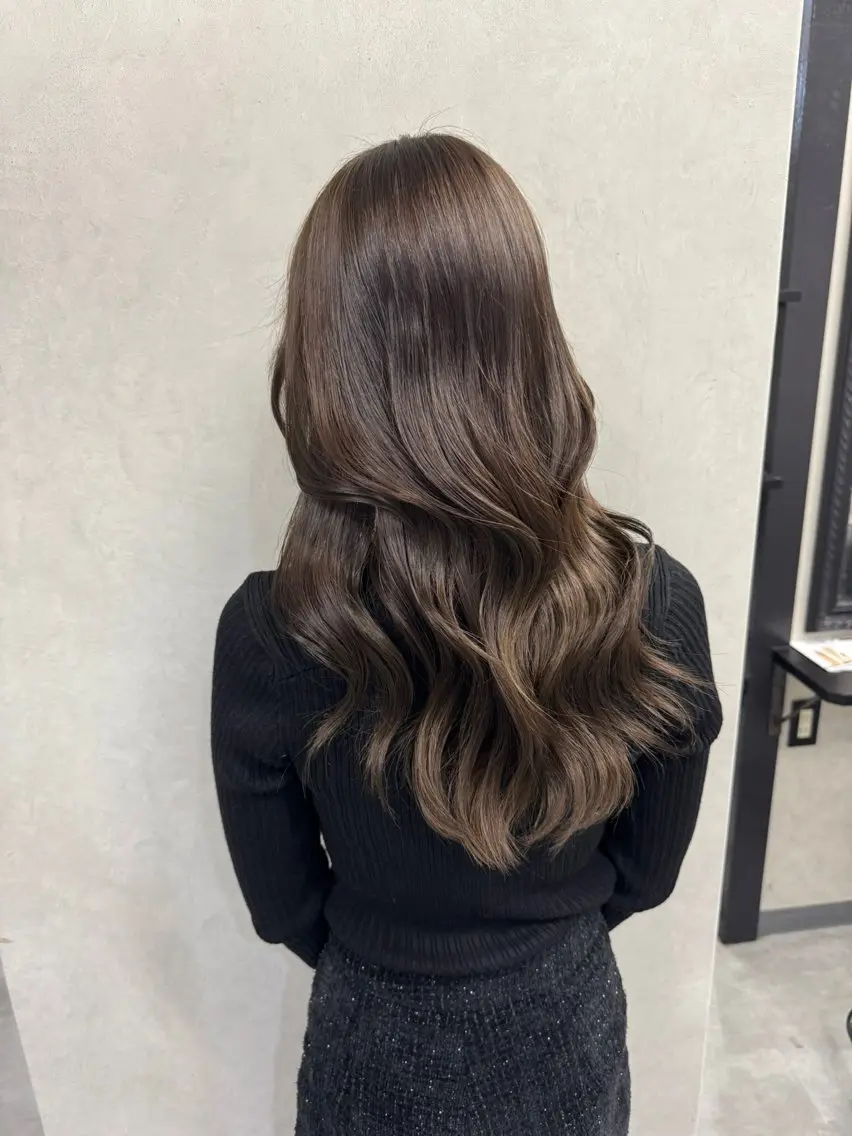 ロング カラー ベージュカラー ブリーチ 透明感カラー ブリーチなしカラー オリーブベージュ カット ヘアカラー mana／オリーブ ／髪質改善／レイヤーのヘアスタイル