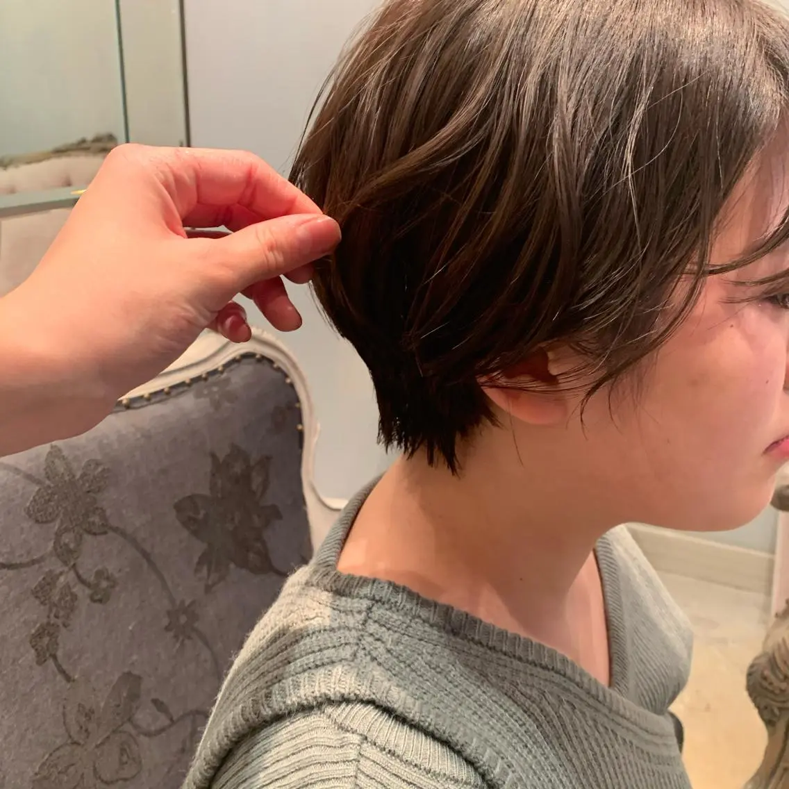 ショート SAKINO ベージュカラーのヘアスタイル