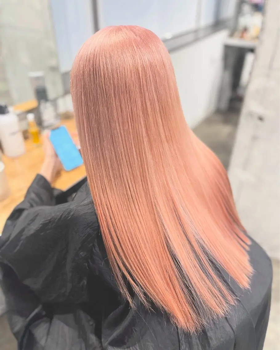 ロング カラー ヘアカラー ハイトーンカラー 🦄レイヤーカットのヘアスタイル