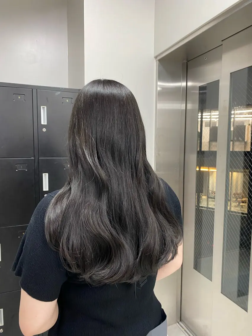 ロング カラー 透明感カラー ダークグレー ダークグレージュ グレージュ 韓国レイヤー/ 縮毛矯正🎀minaのヘアスタイル