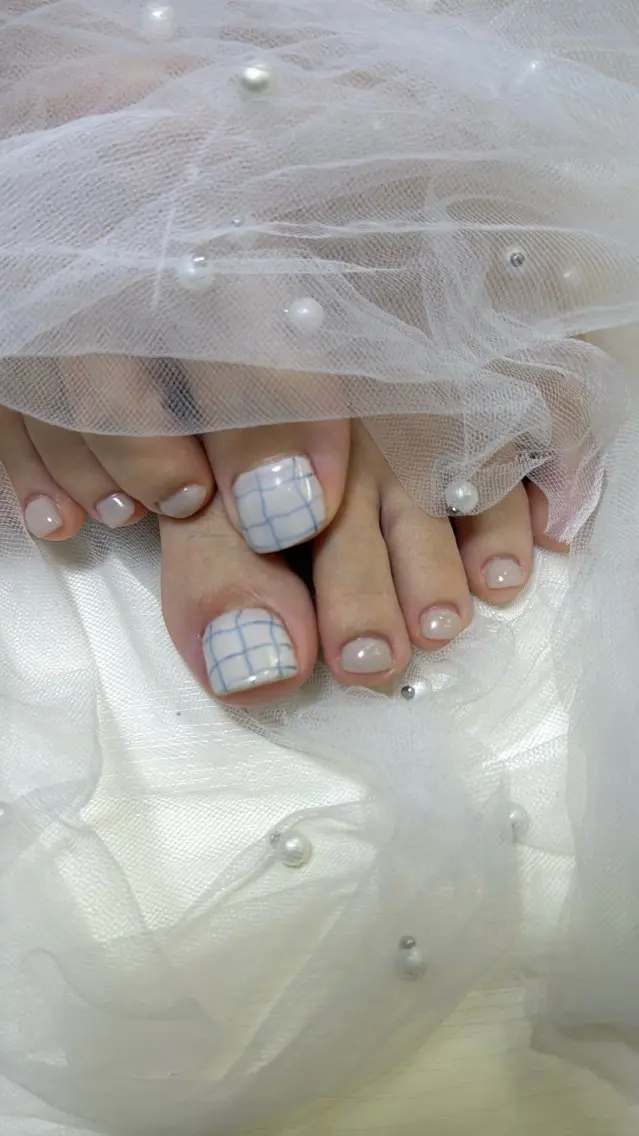 ネイル フラッシュネイル フラッシュマグ フットネイル フレンチネイル 韓国ネイル フットネイル SAKU nail 作島茜のネイルデザイン