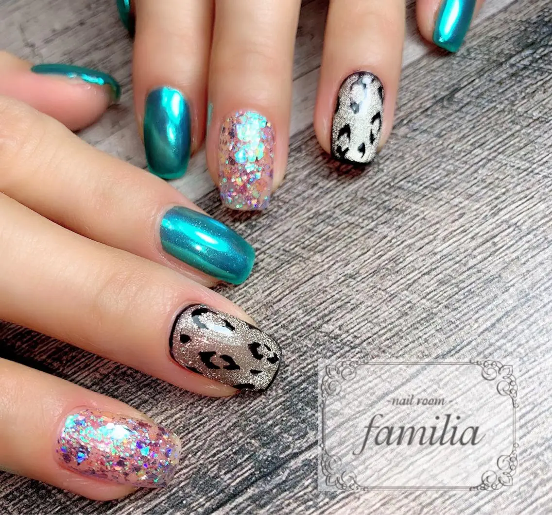 ネイル アートネイル ホログラムネイル ラメ(グリッター) ミラーネイル ハンドネイル -nailroom- familiaのネイルデザイン