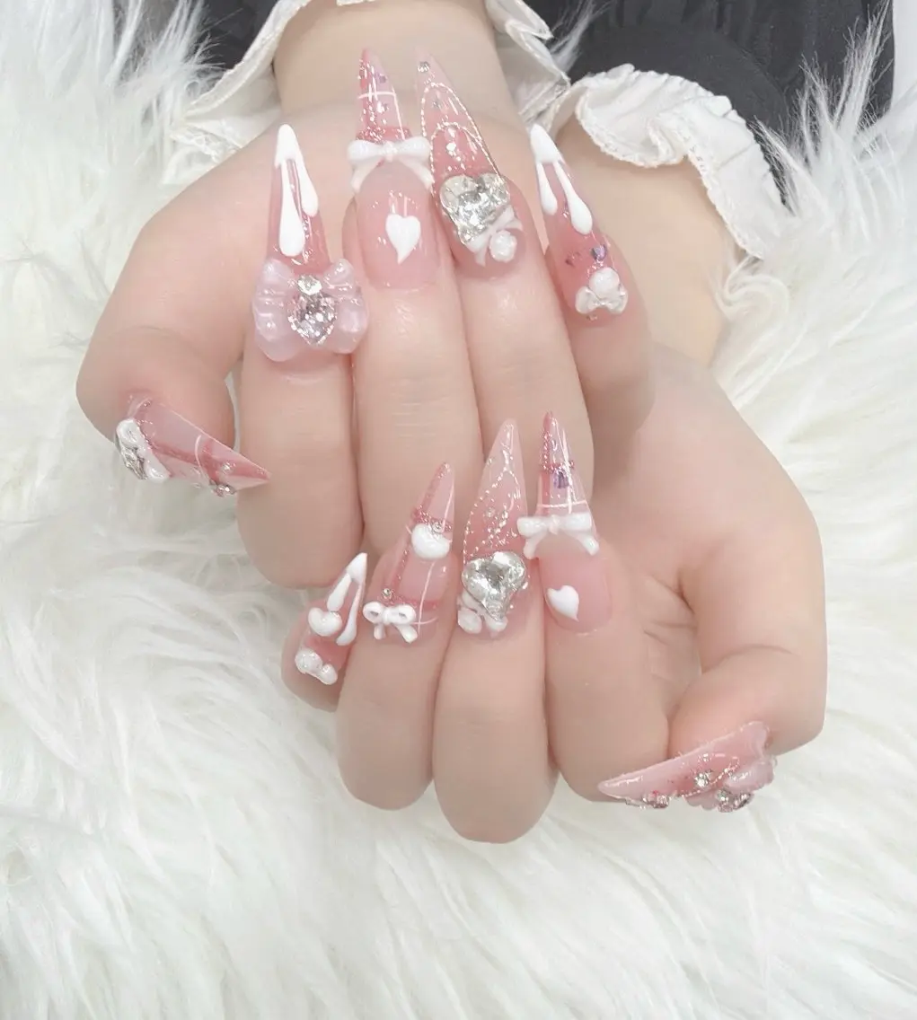 ネイル アートネイル オーロラネイル ボルドー チークネイル フレンチネイル ハンドネイル Sakura Nail Salonのネイルデザイン