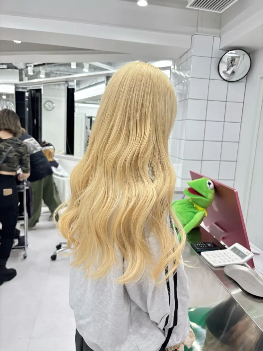 セミロング カット ヘアカラー トリートメント ヘアセット 🎗副店長/井上 竜 ブリーチ指名No.1のヘアスタイル