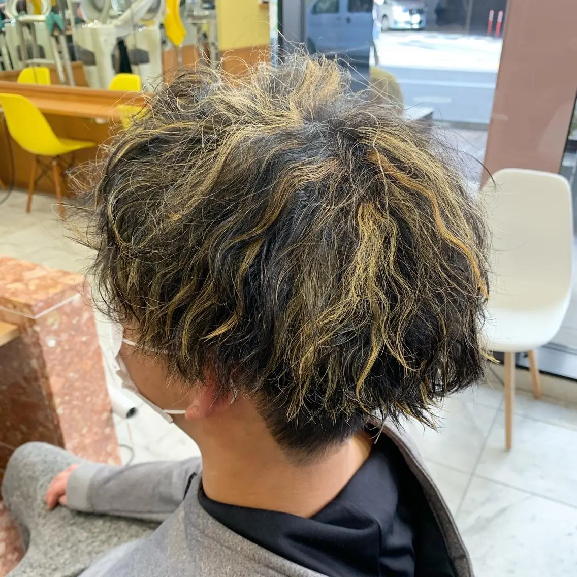 カラー メンズ メンズハイライト メンズパーマ メンズスパイラルパーマ ハイライトカラー レイヤーカット/ ダブルカラー/ナナミのヘアスタイル