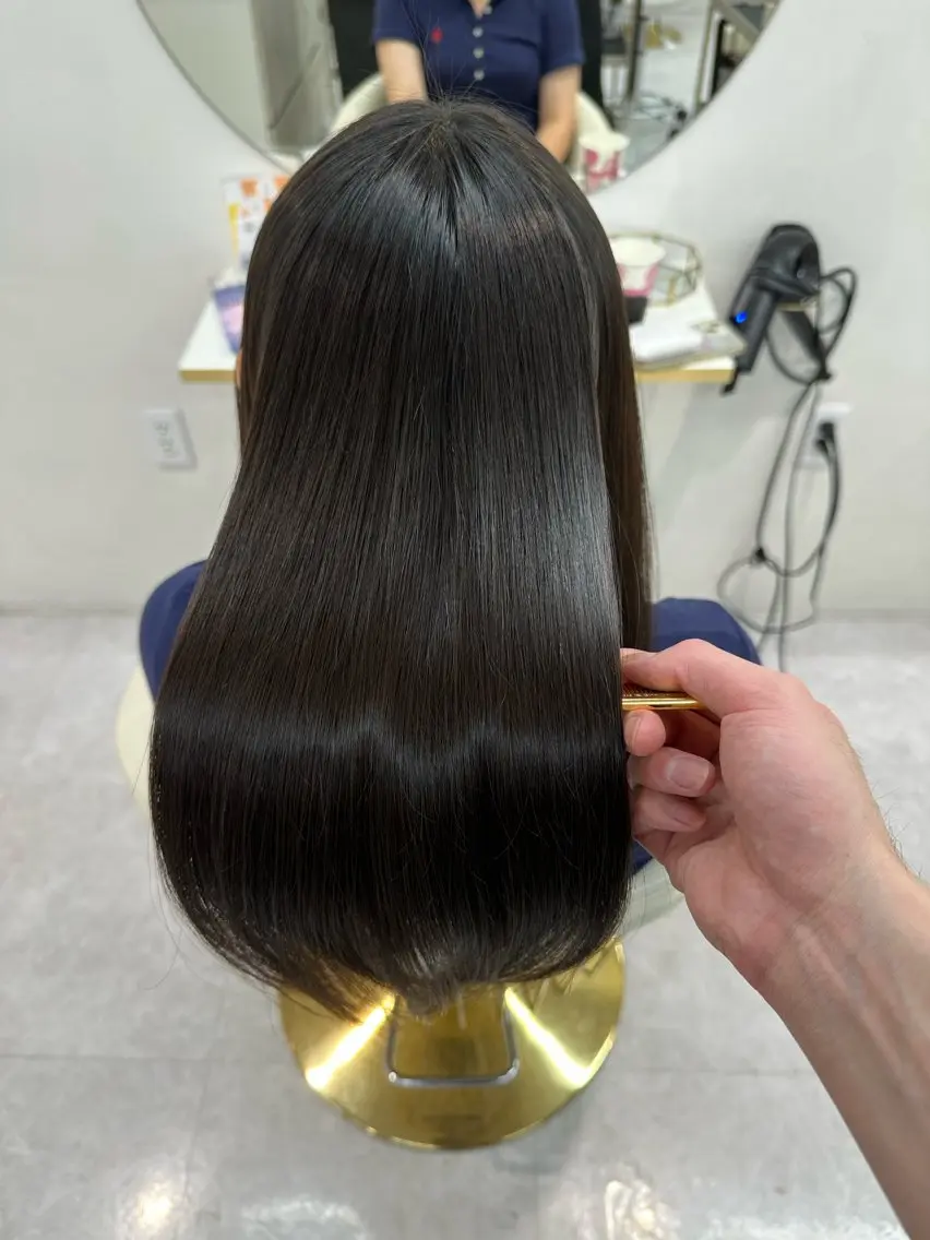セミロング カット 縮毛矯正 トリートメント 艶髪、髪質改善 富田隼仁のヘアスタイル