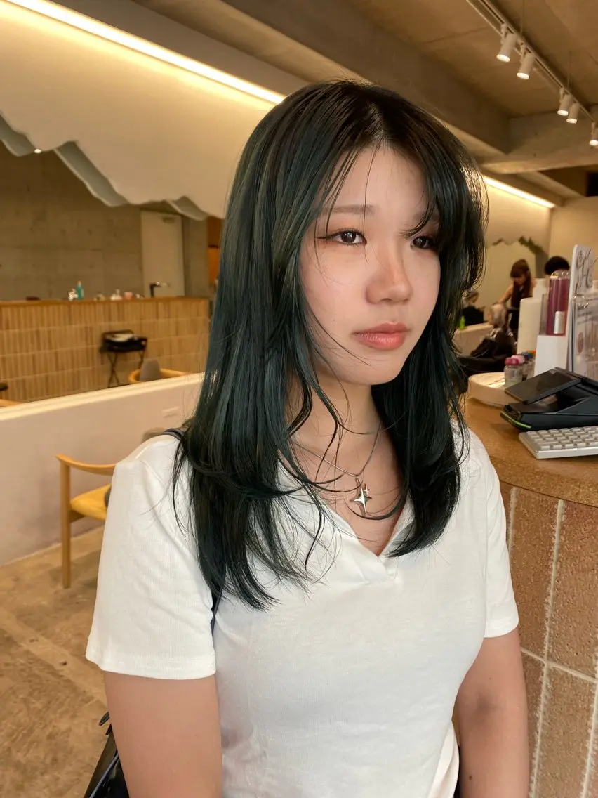セミロング カラー カット ヘアカラー トリートメント Saki/レイヤー/ 韓国/透明感カラーのヘアスタイル