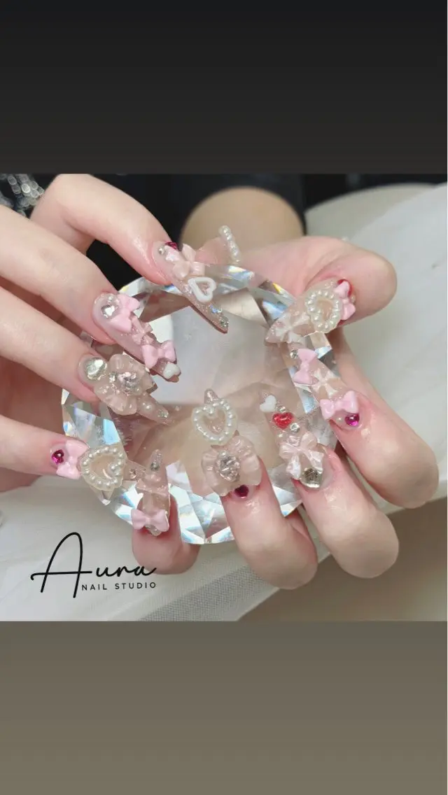 ネイル クリアネイル ガーリー ハート キラキラネイル 韓国ネイル ハンドネイル Aura Nail Studioのネイルデザイン