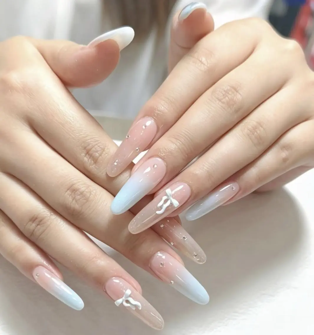 ネイル オーロラネイル ブルー チークネイル フットネイル フレンチネイル ╹◡╹MimoEye lash🌻Nailのマツエク・マツパデザイン