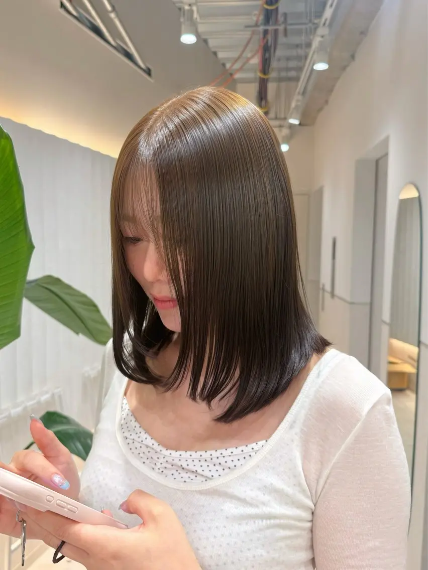 ミディアム カラー ベージュカラー オリーブベージュ ヘアカラー トリートメント ラベンダー💜グレー 🩶暗髪🖤のヘアスタイル