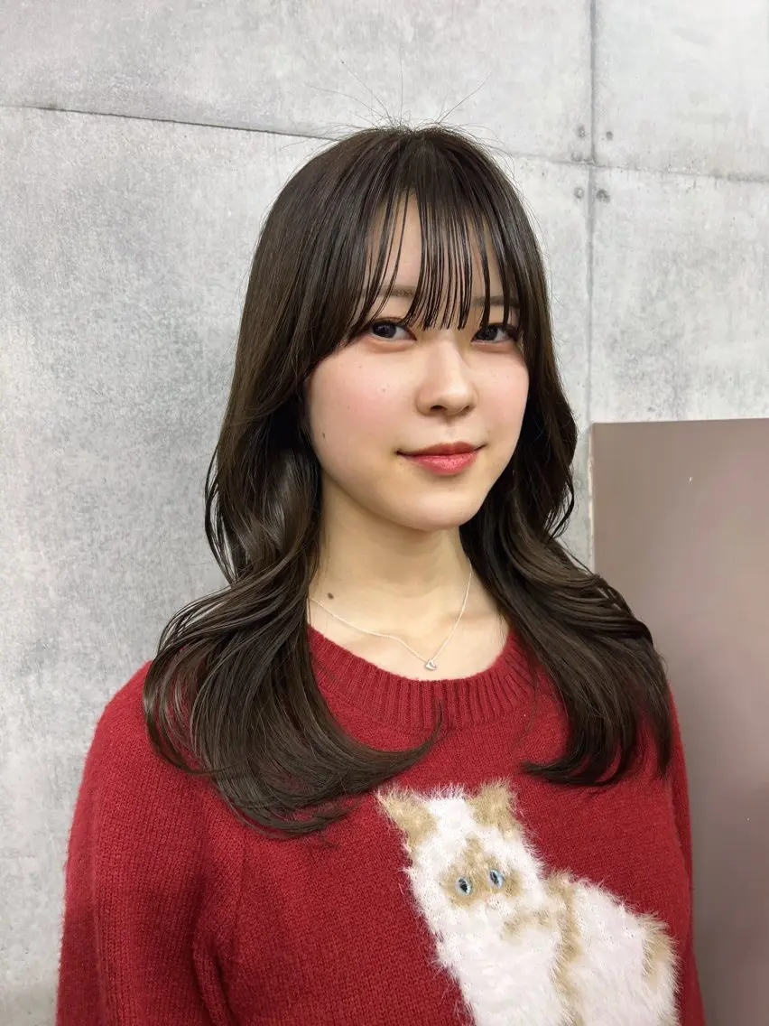 ロング ヒナ/レイヤーカット 艶感ワンカラーのヘアスタイル