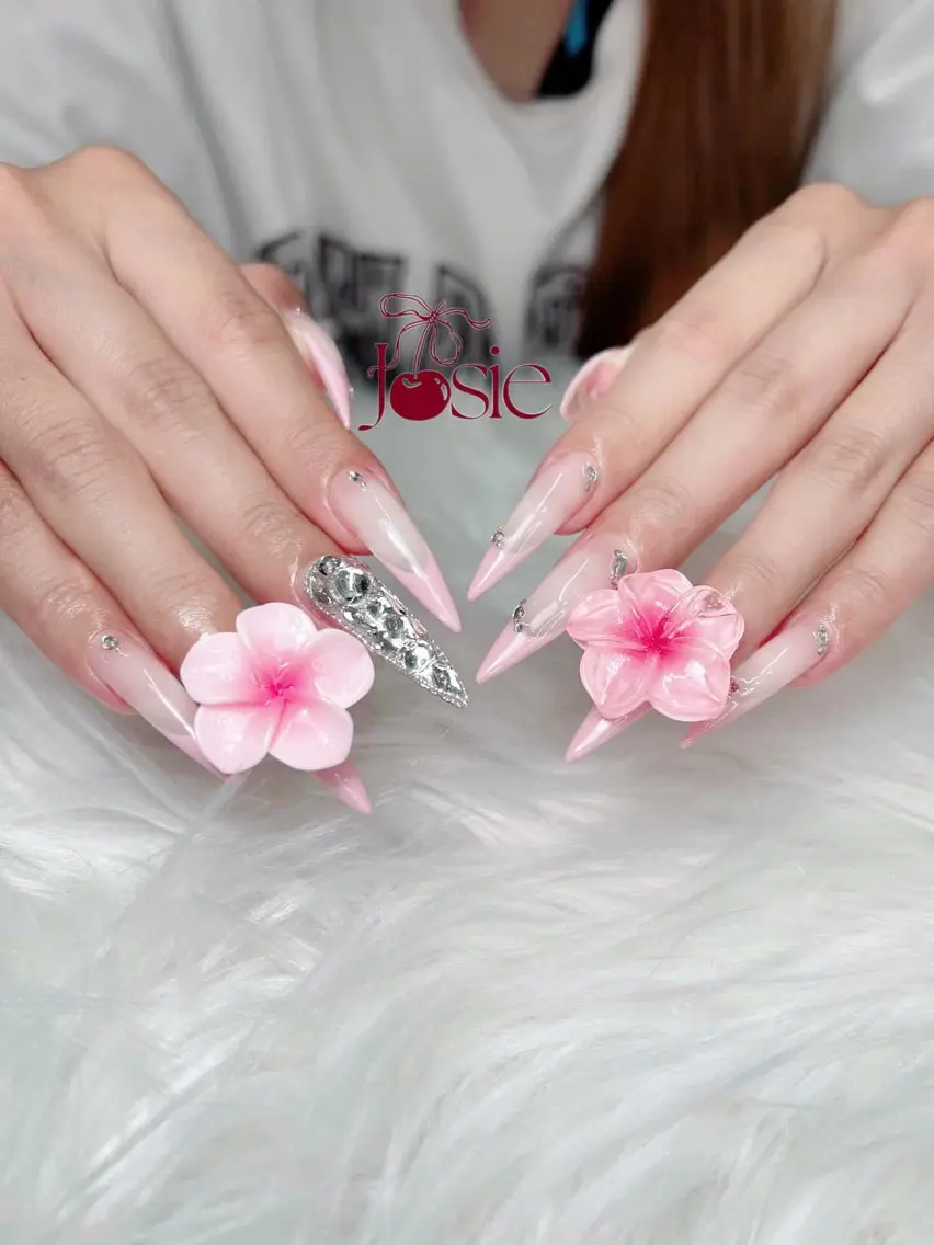 ネイル フレンチネイル ガーリー ガラスフレンチ 氷ネイル・うるうるネイル キラキラネイル ハンドネイル JOSIE nail studioのネイルデザイン