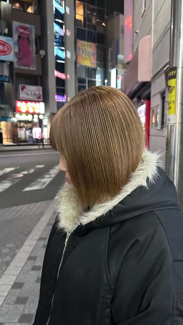ショート 切りっぱなしボブ ボブ くせ毛 顔周りカット ハイライト カット HARUKI🏔️/ メンズ/透けブラウンのヘアスタイル