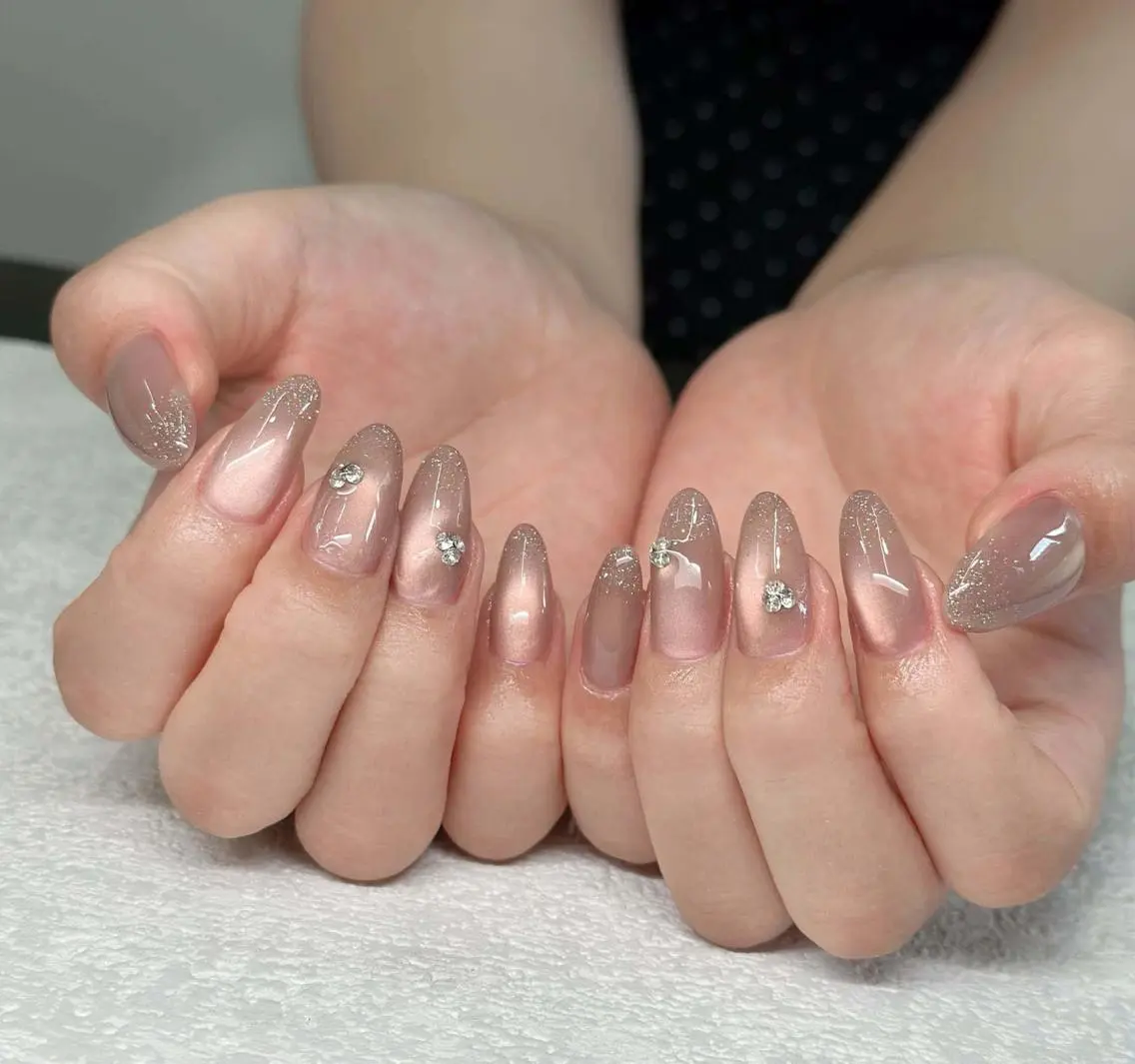 ネイル オーロラネイル ブルー チークネイル 長さ出し フットネイル ハンドネイル NAILS168 池袋西口駅前店のネイルデザイン