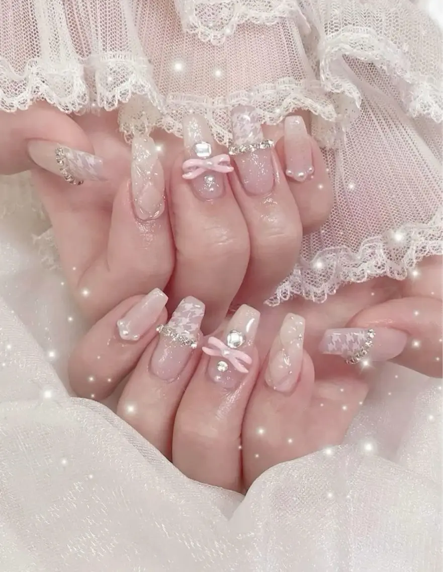 ネイル オーロラネイル チークネイル 長さ出し フットネイル フレンチネイル ハンドネイル Lee Nailsのネイルデザイン
