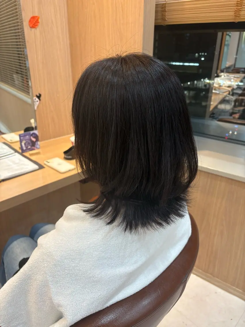 ミディアム くびれヘア くびれレイヤー レイヤーカット 外ハネヘア 風間 日和のヘアスタイル