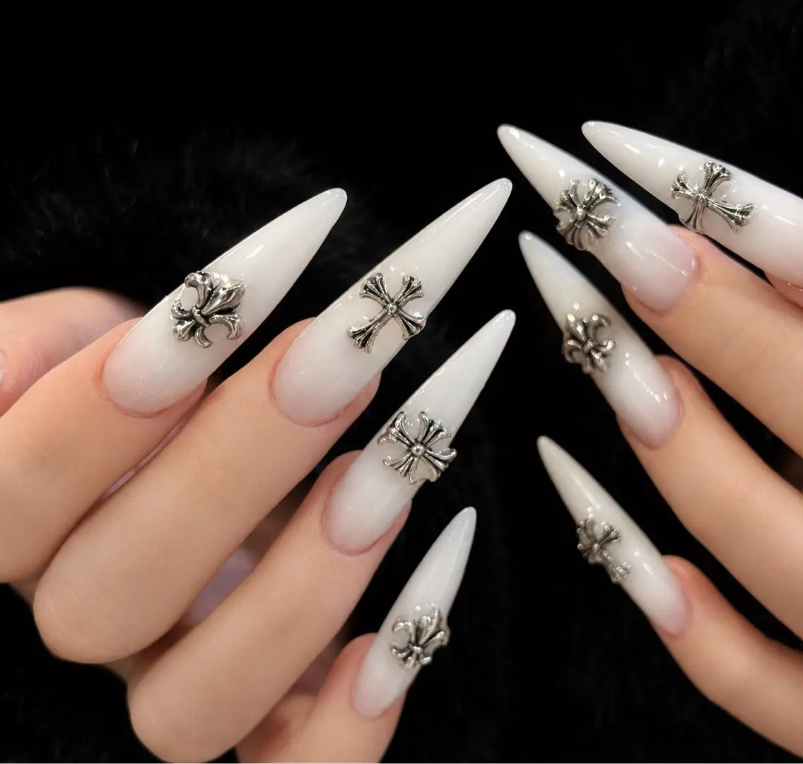 ネイル フレンチネイル ジェルネイル 韓国ネイル マグネットネイル 持ち込み ハンドネイル Royal Nailのネイルデザイン