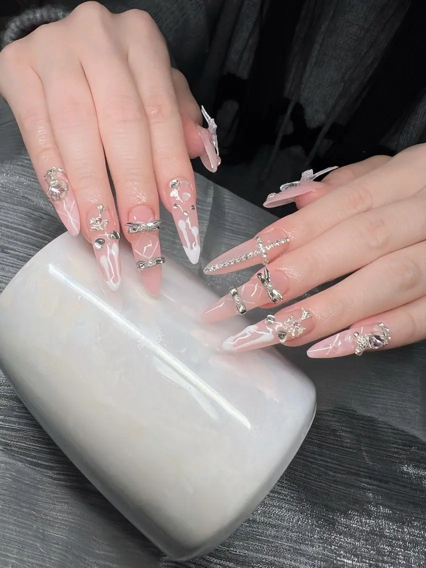 ネイル オーロラネイル チークネイル 長さ出し フットネイル フレンチネイル ハンドネイル Lee Nailsのネイルデザイン