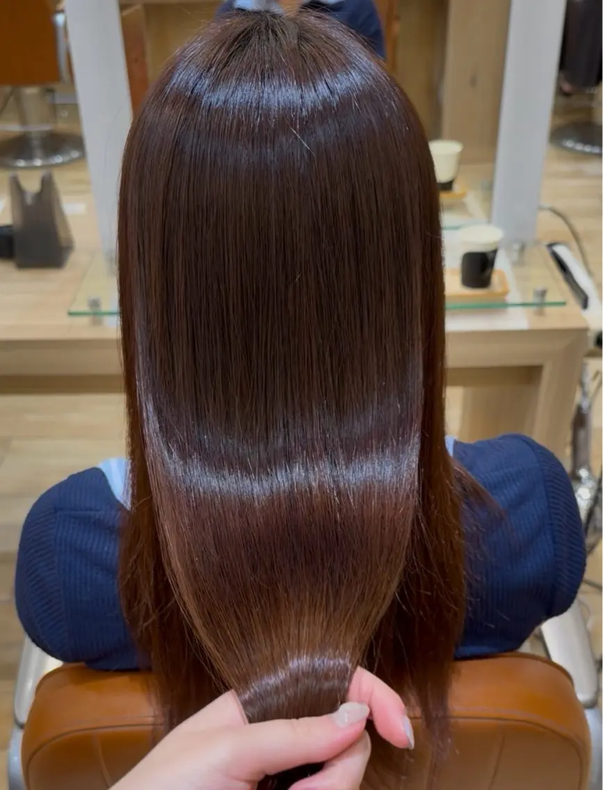 セミロング 縮毛矯正 榎本 ほのかのヘアスタイル