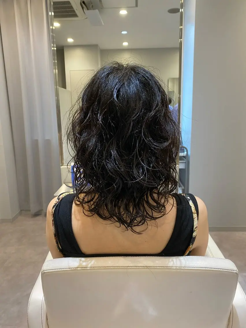 ミディアム パーマ ミディアムパーマ レイヤーカット 出井 ひよりのヘアスタイル