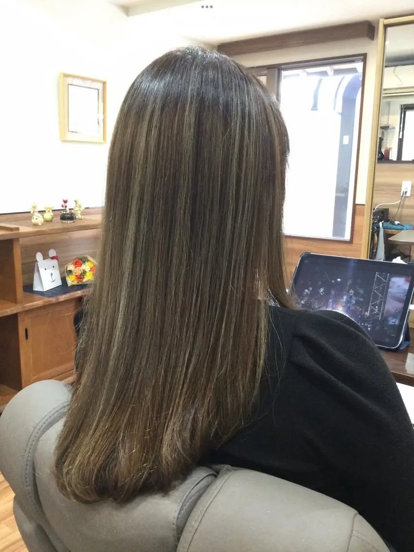 ロング カラー ハイライトカラー ハイライト Annon プライベートサロンのヘアスタイル