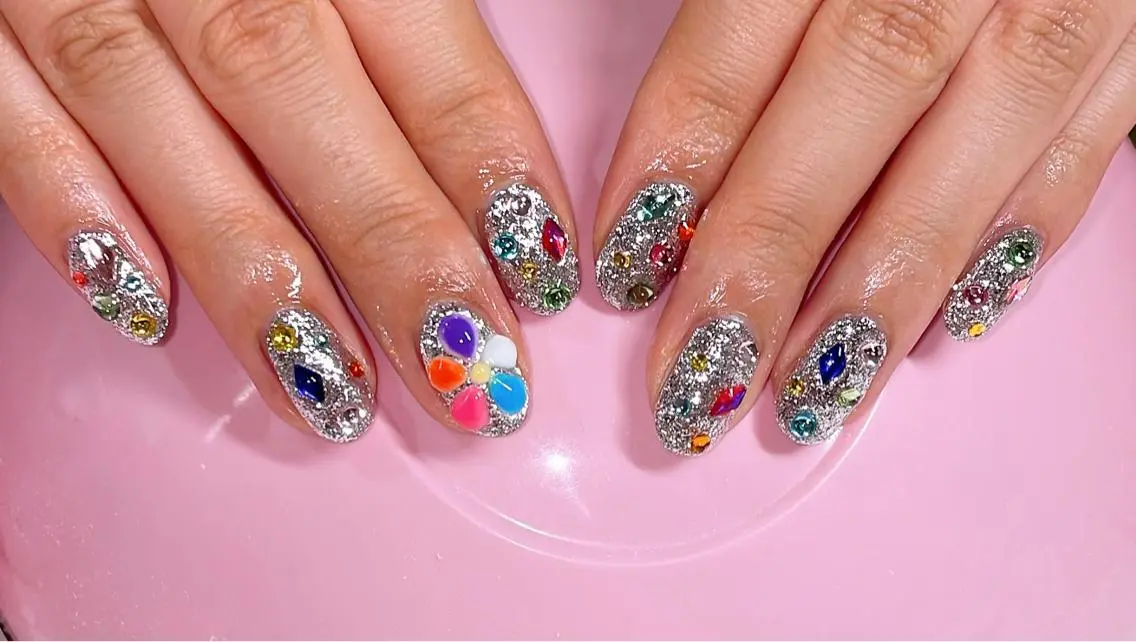 ネイル ハンドネイル VIERU 🌈🎀💖のネイルデザイン