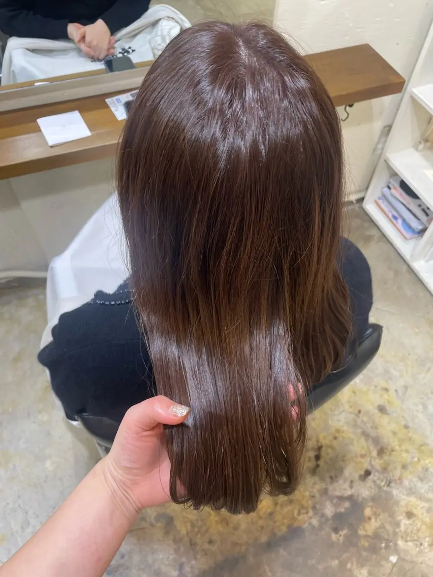 ミディアム MIOベージュカラー 柔らかいカラーのヘアスタイル