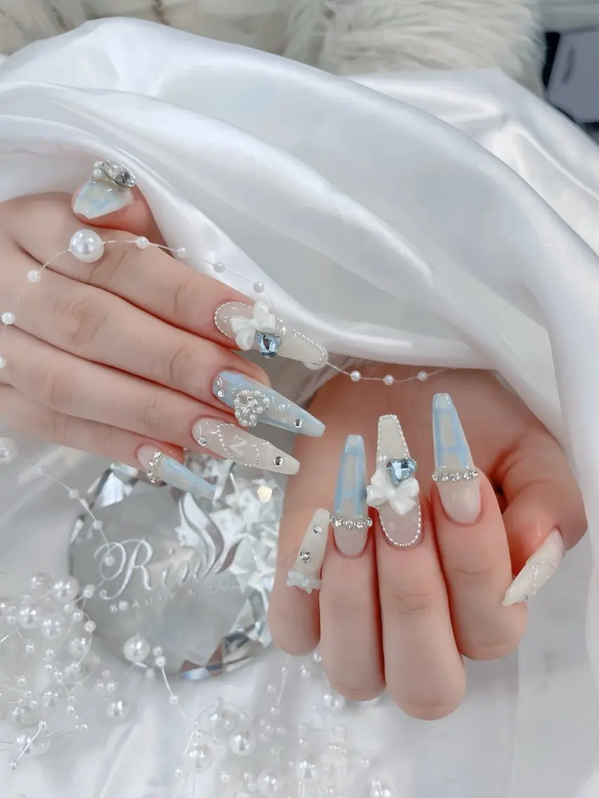 ネイル アートネイル チークネイル ジェルネイル ロングネイル マグネットネイル ハンドネイル Rin Nail 新大久保店のネイルデザイン