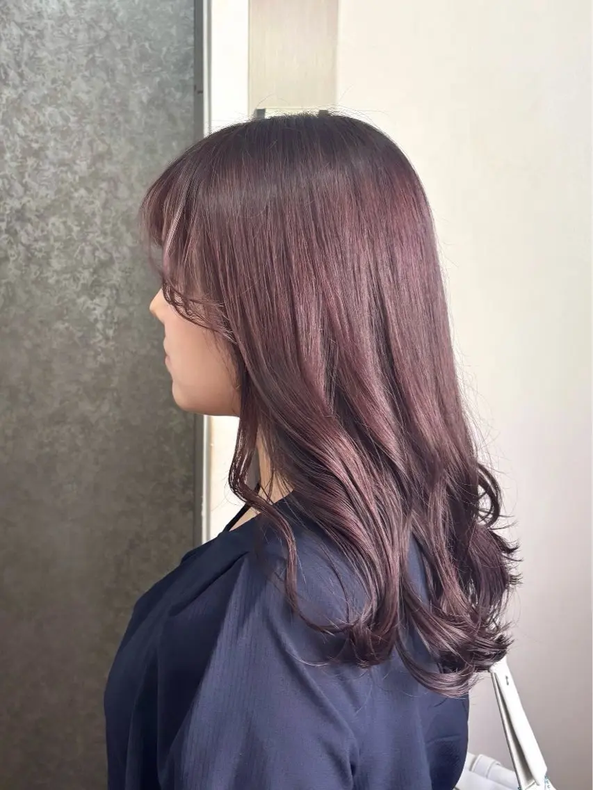 セミロング カラー カット ヘアカラー トリートメント 詩乃🎀ピンク 暖色系🫧レイヤーのヘアスタイル