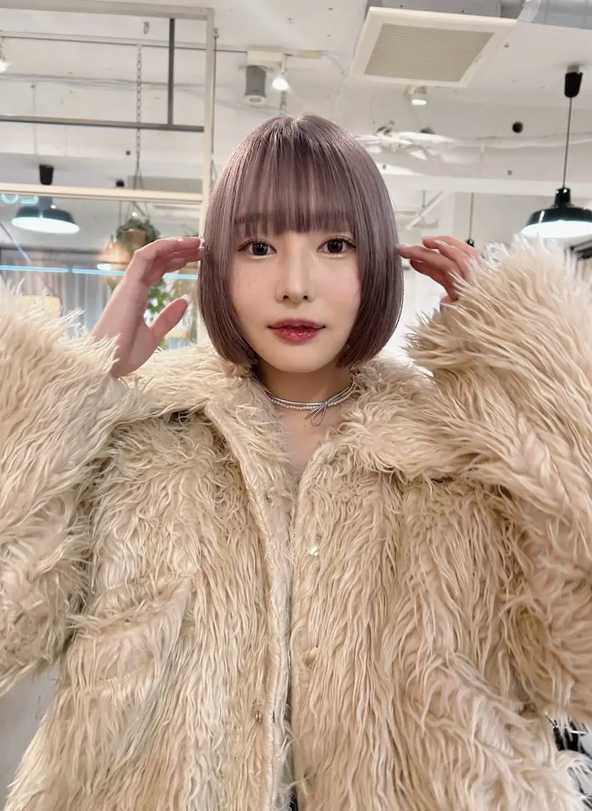 ショート カラー グレージュ ボブ ハイトーンボブ 前田 表参道　グレージュのヘアスタイル
