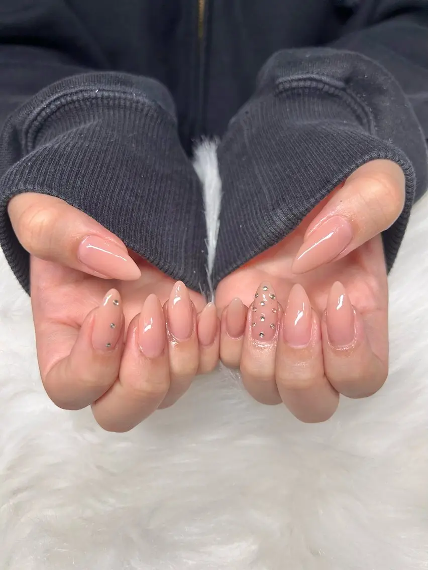 ワンカラー➕デザイン2本❣️💅オフの有無はメッセージでお願いします。の写真