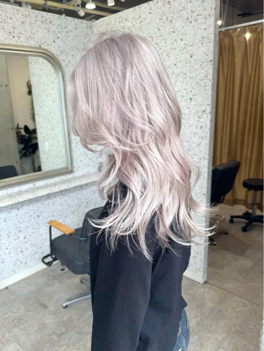 セミロング カラー バレイヤージュ ブリーチ ケアブリーチ ハイライトカラー インナーカラー ヘアカラー トリートメント lani ブリーチ /ダブルカラーのヘアスタイル