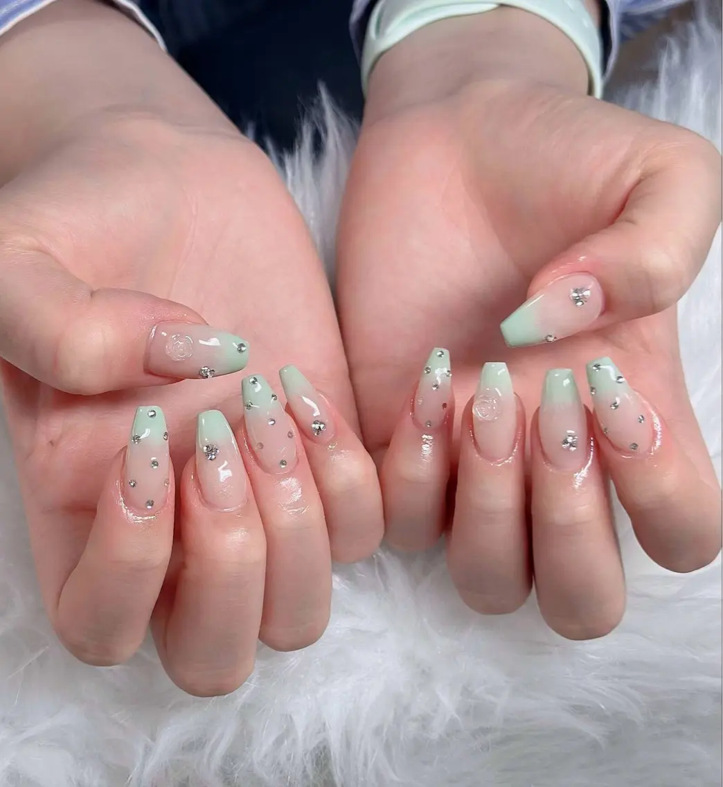 ネイル フレンチネイル ジェルネイル ガラスフレンチ ハロウィン ハート H.baby Nail Salonのネイルデザイン