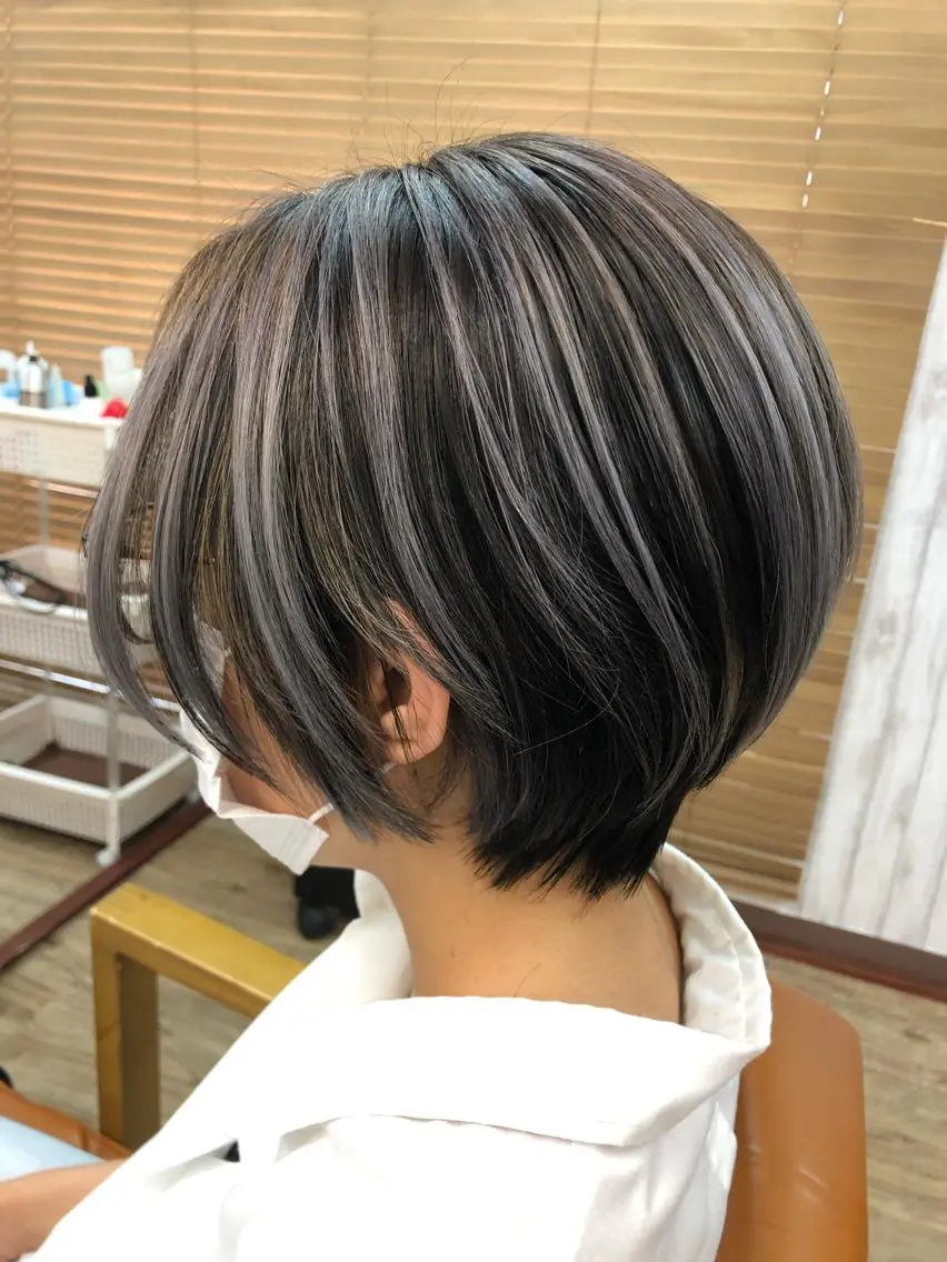 【白髪を活かすデザインヘアに😊】カット＋白髪ぼかしハイライト（巣鴨）の写真