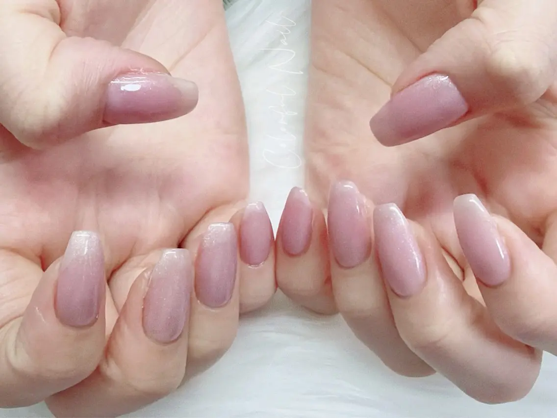 ネイル フラッシュネイル フットネイル フレンチネイル ジェルネイル ガラスフレンチ 🎀Colorful 💅Nailのネイルデザイン