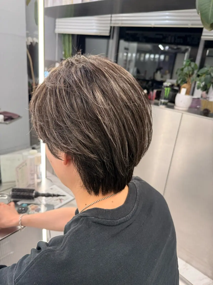 ショート メンズ メンズハイライト ハイライト カット ヘアカラー トリートメント ハイトーンレイヤー 顔まわりSOTAのヘアスタイル