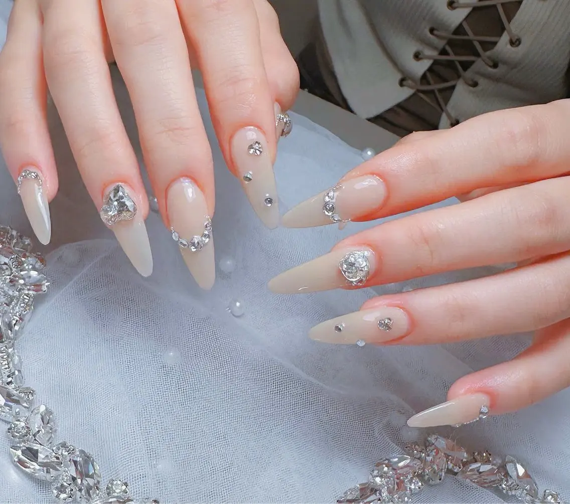 ネイル ハンドネイル moon nailsのネイルデザイン