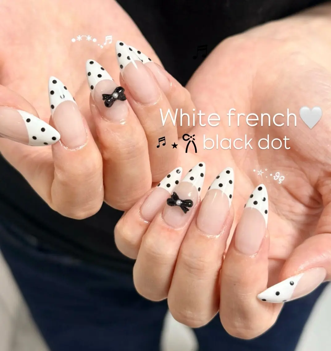 ネイル ドット フレンチネイル リボン シンプルネイル ハンドネイル Blanche Ayaのネイルデザイン