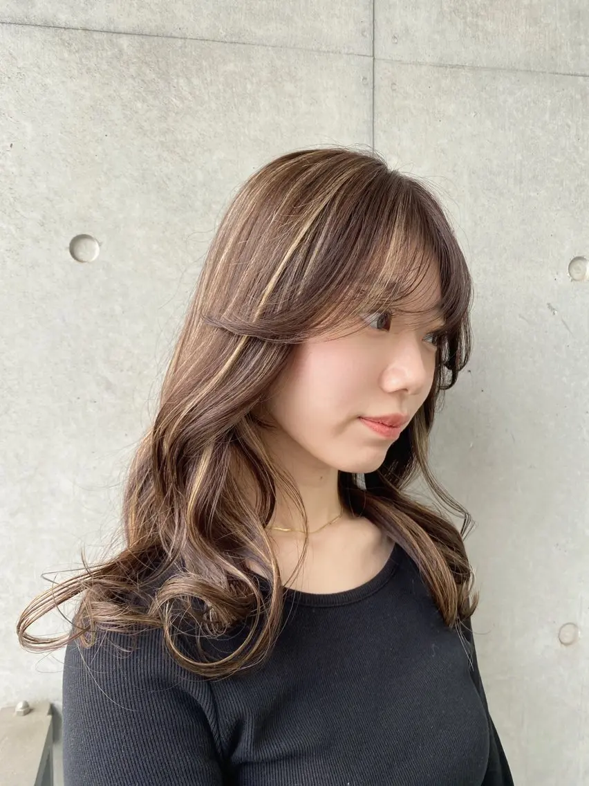 カラー ベージュカラー ハイライトカラー ヘアカラー 【ROA】 MISUZU✨のヘアスタイル