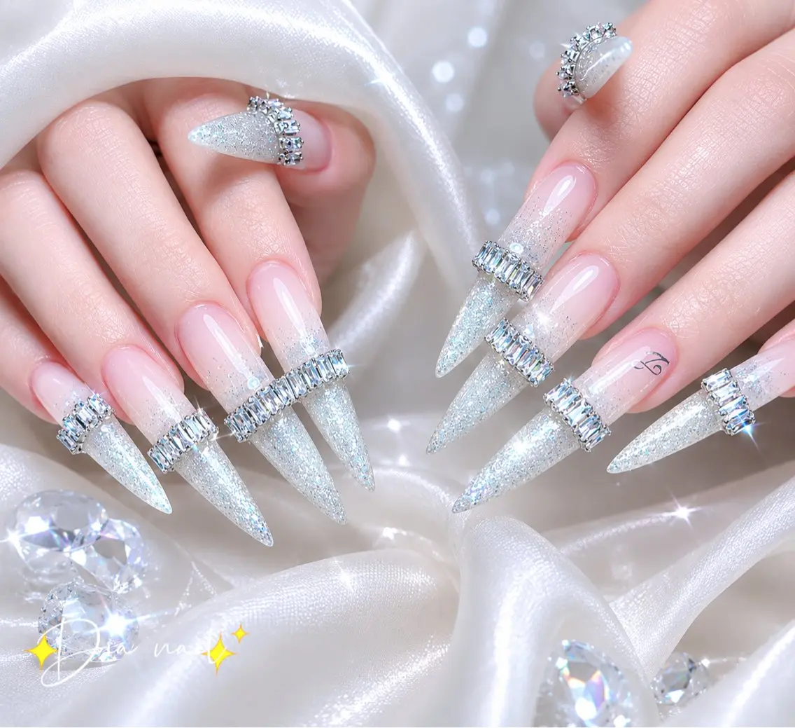 ネイル ラメ(グリッター) ロングネイル 持ち込み シルバー ワンホンネイル ハンドネイル Di'a nail ネイルサロンのネイルデザイン