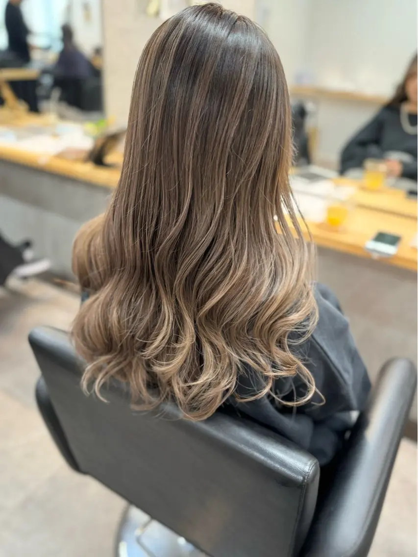 ロング カラー ブリーチ サクマ リョウジのヘアスタイル