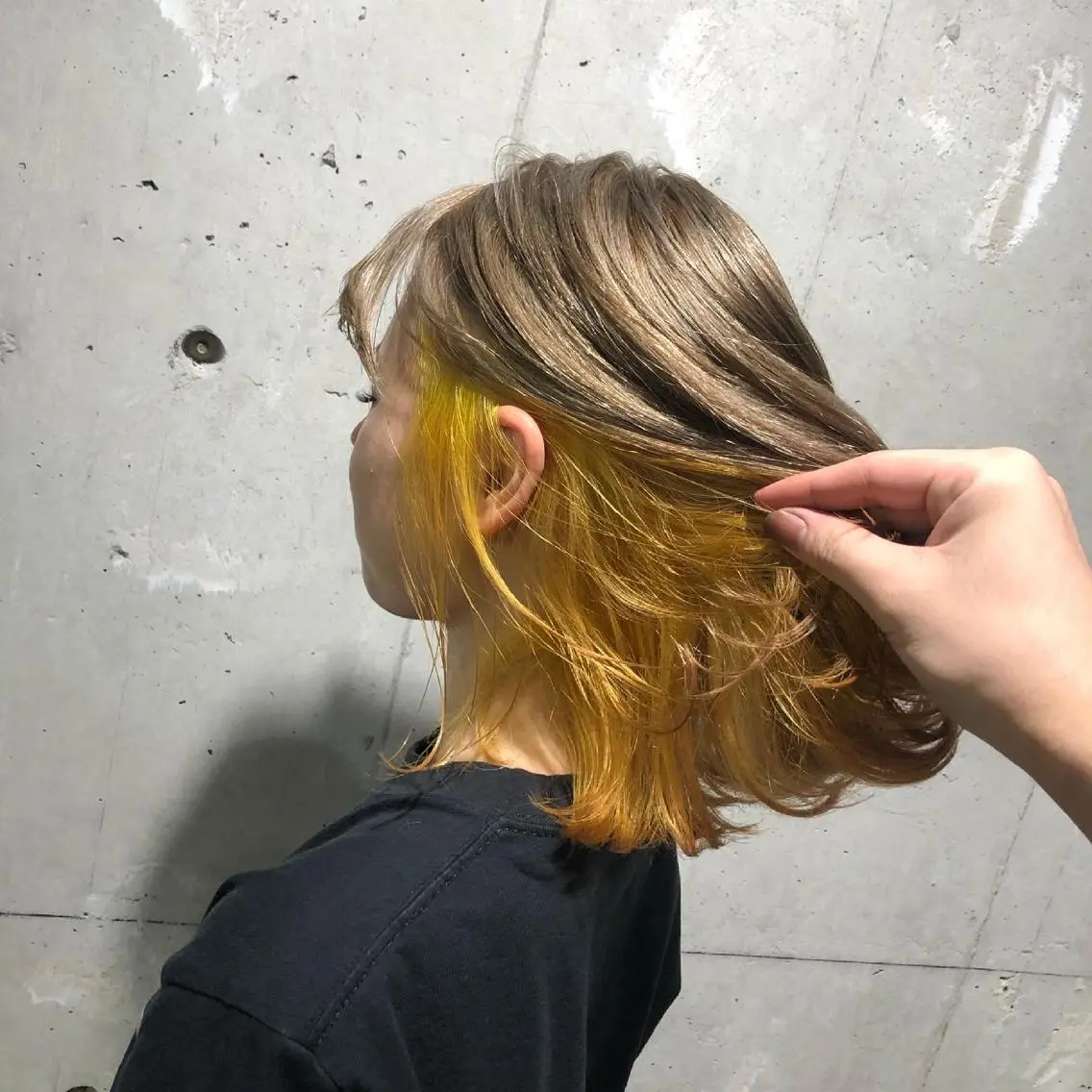 セミロング 寒色/ベージュヘア ブリーチありMiOのヘアスタイル