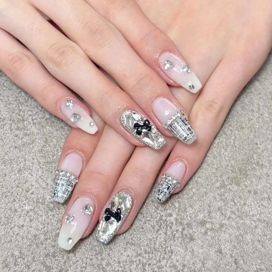 ネイル ハンドネイル nailroom DIASOMNIAのネイルデザイン