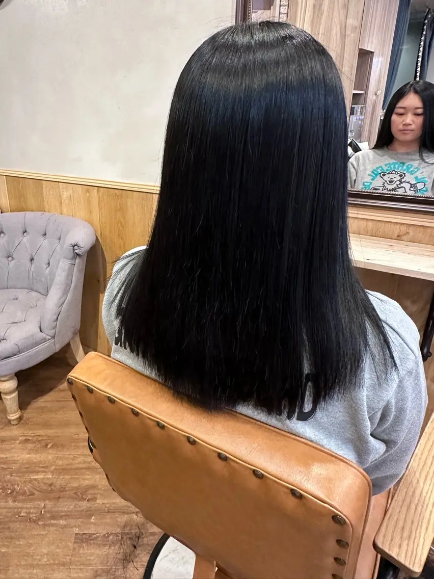 ミディアム カラー 黒髪 ブルーカラー ブルーブラック 髪質改善・艶カラー HIROTOのヘアスタイル