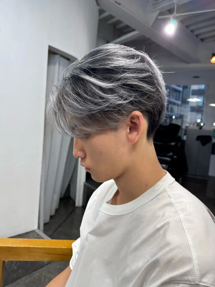 カラー メンズ メンズバレイヤージュ メンズブリーチ バレイヤージュ ブリーチ カット ヘアカラー 大阪メンズ 美容師井上智博のヘアスタイル