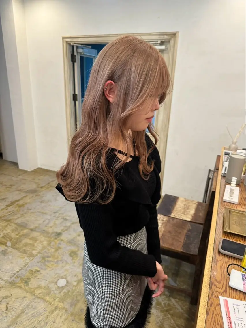 ロング ヘアカラー miyu カット・ハイトーンのヘアスタイル