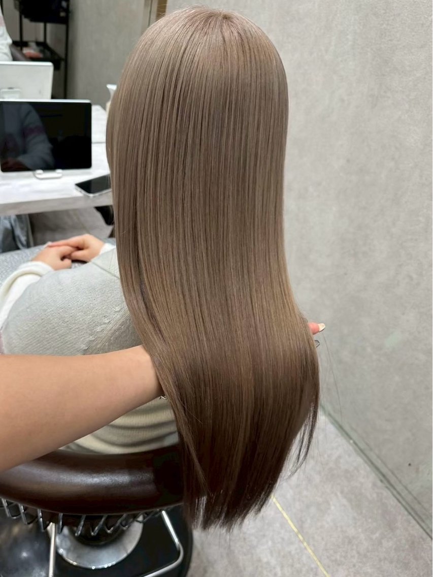 ロング ヘアカラー ヒナ/ボブ ×ベージュ‎🤍のヘアスタイル